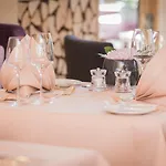 Exquisit Hotel 4*
