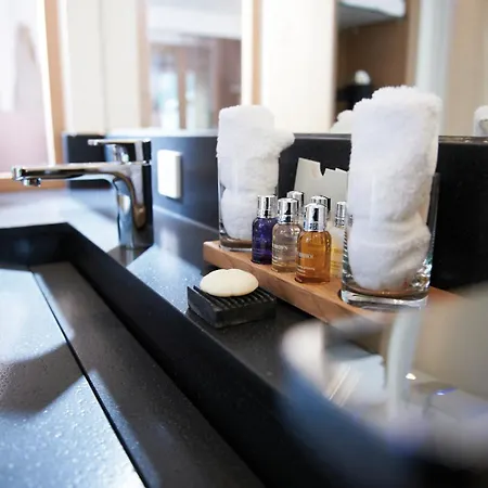 Exquisit فندق 4*