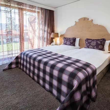 Exquisit Hotel 4*