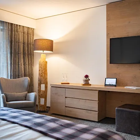 Exquisit Hotel 4*