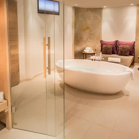 Hotel Exquisit 4*