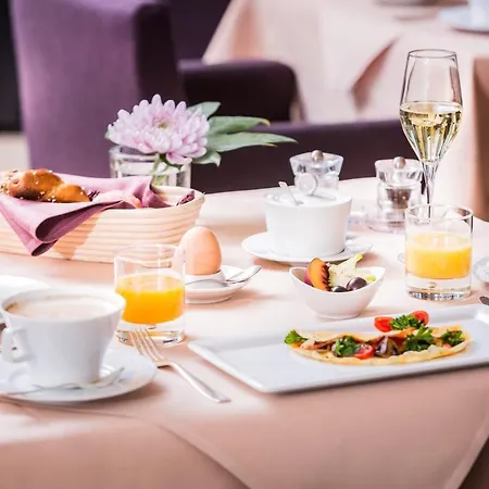 Exquisit فندق 4*